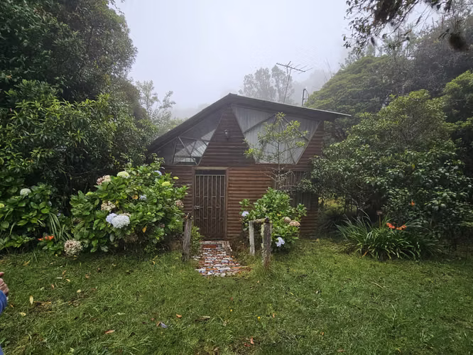 Cabaña en Venta con Rancho y Vista a las Montañas | Cartago