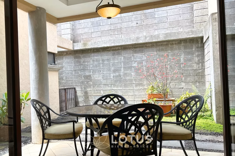 Casa en Venta en Condominio La Abadía, Guayabos, Cód. AJ068