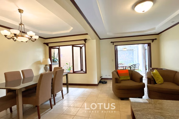 Casa en Venta en Condominio La Abadía, Guayabos, Cód. AJ068
