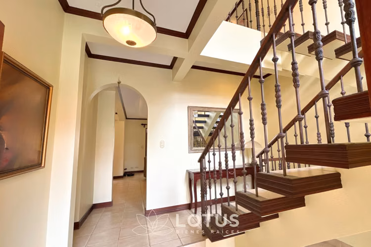 Casa en Venta en Condominio La Abadía, Guayabos, Cód. AJ068