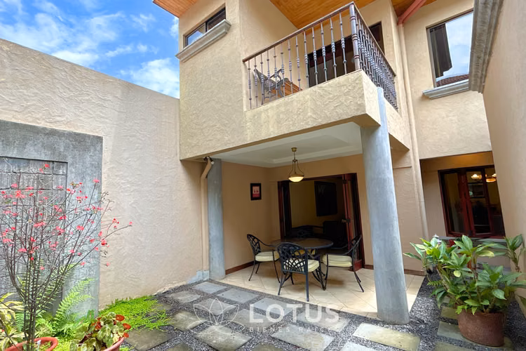 Casa en Venta en Condominio La Abadía, Guayabos, Cód. AJ068