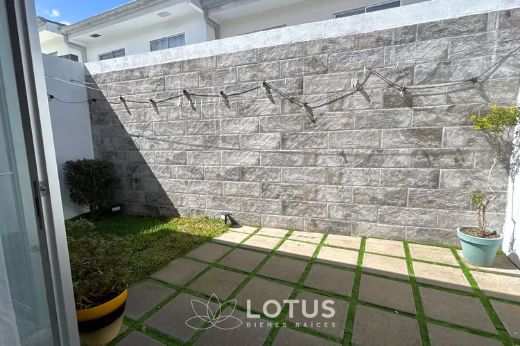 Casa en Condominio Vivre, Lomas de Ayarco, Cód. AJ001
