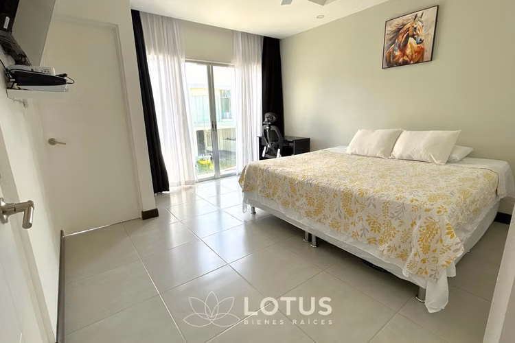 Casa en Condominio Vivre, Lomas de Ayarco, Cód. AJ001