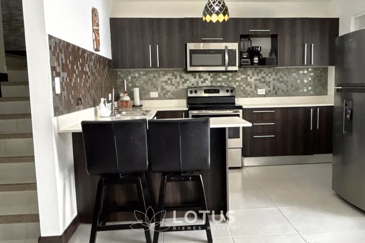Casa en Condominio Vivre, Lomas de Ayarco, Cód. AJ001