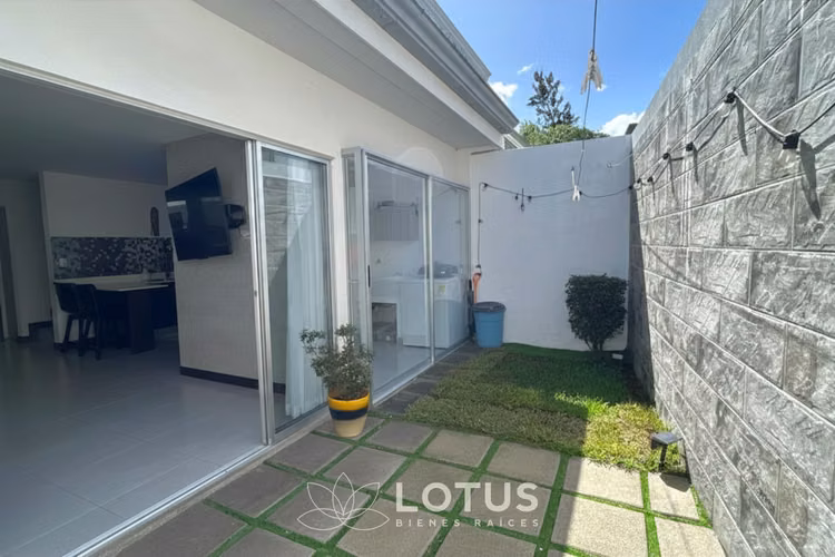 Casa en Condominio Vivre, Lomas de Ayarco, Cód. AJ001