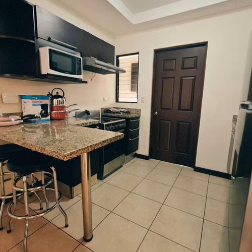  ¡Se alquila apartamento completamente amueblado! 