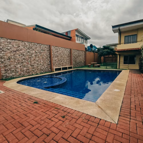 ¡Se alquila apartamento completamente amueblado! 