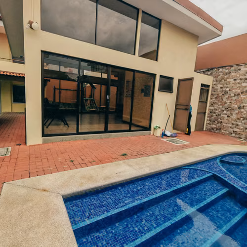  ¡Se alquila apartamento completamente amueblado! 