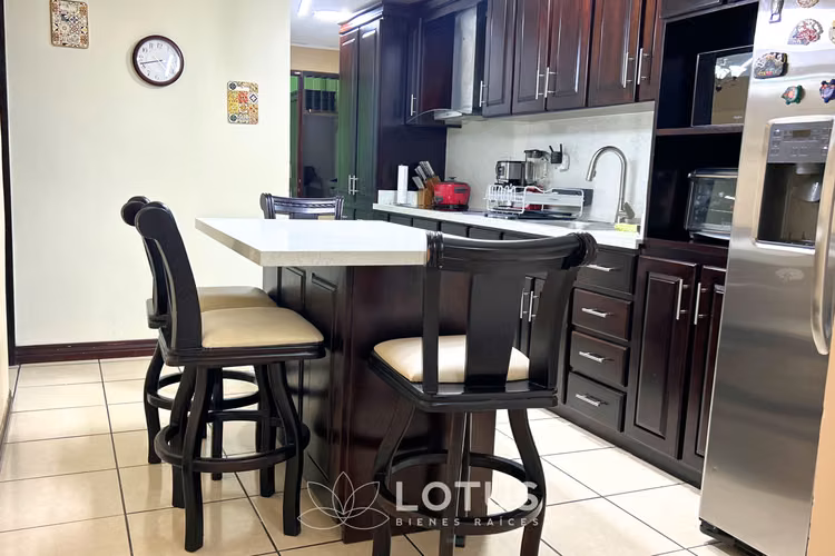 Casa de una Planta en Área Residencial, Cód. AJ067