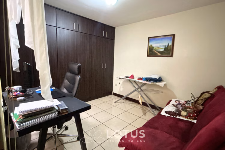 Casa de una Planta en Área Residencial, Cód. AJ067