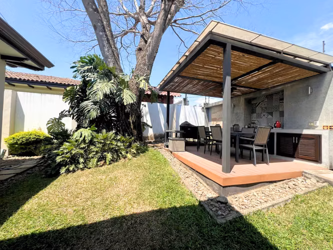 Casa de Una Planta en Lindora | 672 m² de Terreno | Cerca de Valle del Sol