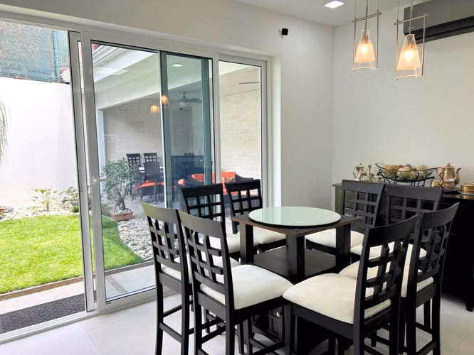 Casa de Una Planta cerca del Santa Ana Country Club | Jardín y Terraza Amplios - Imagen 4