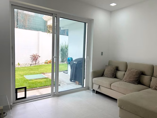 Casa de Una Planta cerca del Santa Ana Country Club | Jardín y Terraza Amplios - Imagen 9