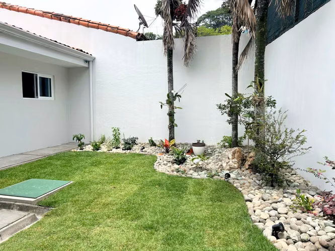 Casa de Una Planta cerca del Santa Ana Country Club | Jardín y Terraza Amplios - Imagen 11