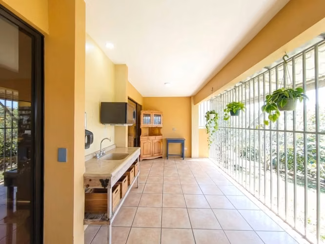 VENDO CASA EN IPIS DE GOICOECHEA, SAN JOSÉ.