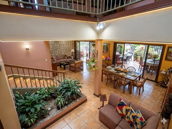 VENDO CASA EN IPIS DE GOICOECHEA, SAN JOSÉ.