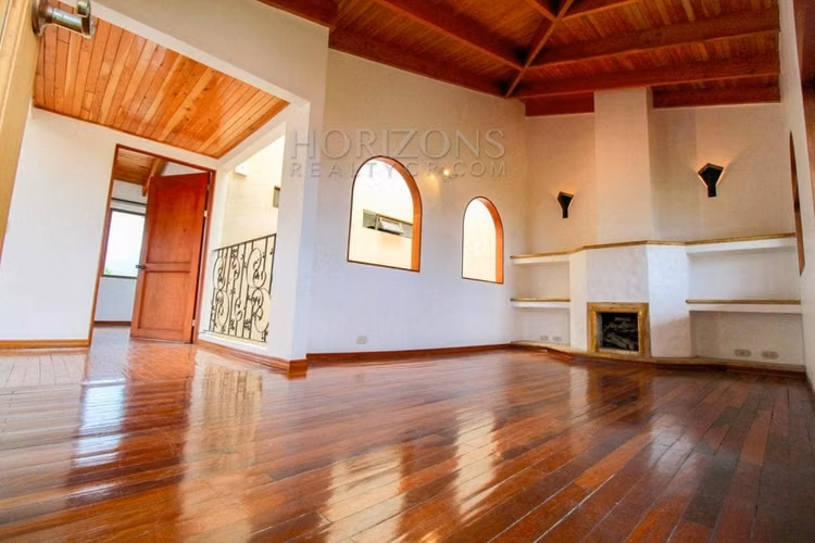 Casa en Venta en Pinares, Curridabat con 3 Habitaciones NJA677