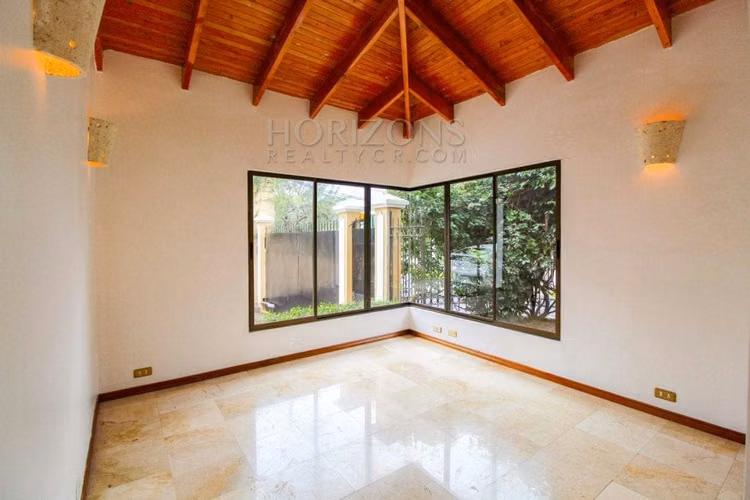 Casa en Venta en Pinares, Curridabat con 3 Habitaciones NJA677