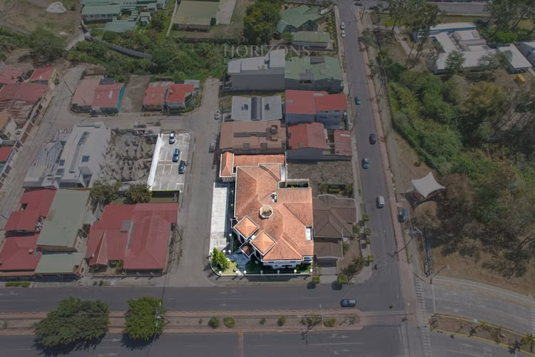 Edificio de Oficinas En Venta a 50 metros del TEC instituto tecnologico HRC25 - Imagen 2