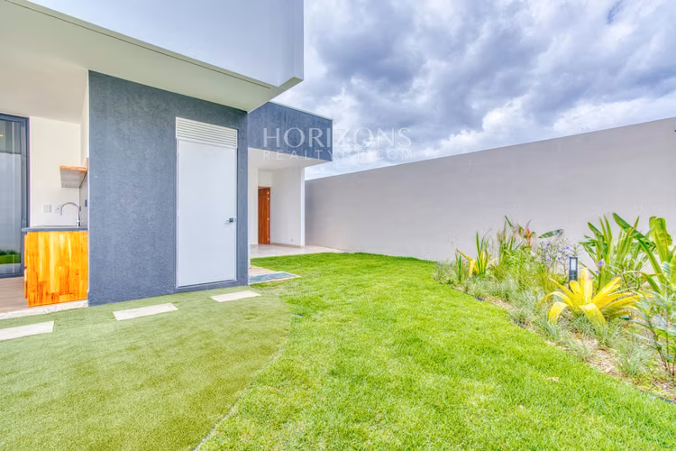 House of Light Casa de Lujo en Venta en Escazú con Piscina Privada y 4 NJA1248
