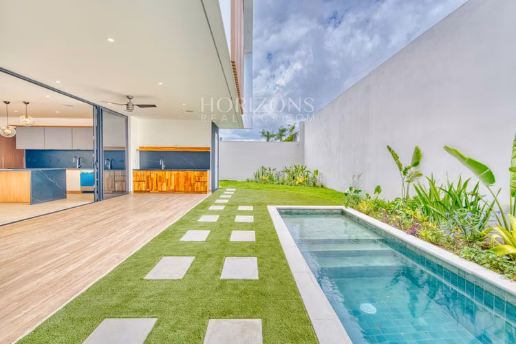 House of Light Casa de Lujo en Venta en Escazú con Piscina Privada y 4 NJA1248