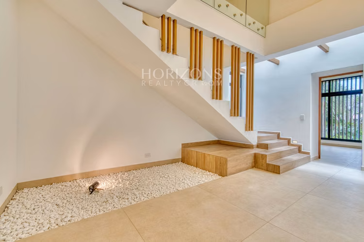 House of Light Casa de Lujo en Venta en Escazú con Piscina Privada y 4 NJA1248