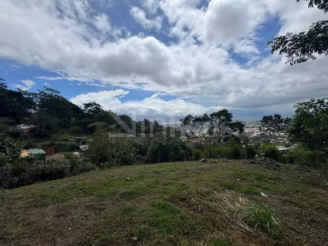 En venta lote esquinero en Carrizal de Escazú - Imagen 3
