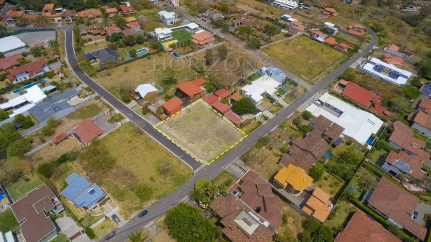 Lote de 932 m² en Venta en Santa Ana – Plano, en Urbanización con NJA922