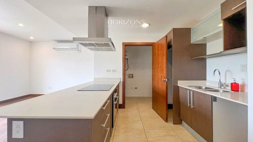 Se Vende Apartamento en Condominio Monte Real Guayabos Curridabat 2 NJA1129