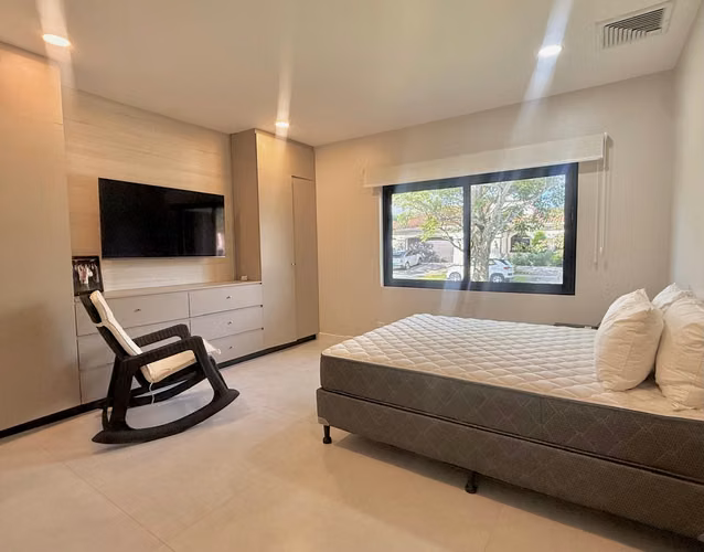 VENTA DE CASA REMODELADA EN BOSQUES DE LINDORA*