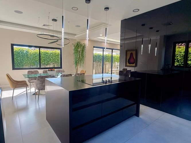 VENTA DE CASA REMODELADA EN BOSQUES DE LINDORA*