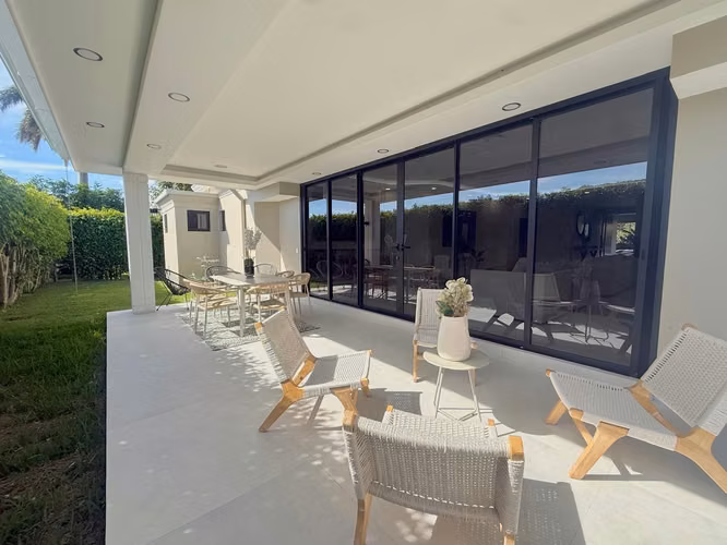 VENTA DE CASA REMODELADA EN BOSQUES DE LINDORA*
