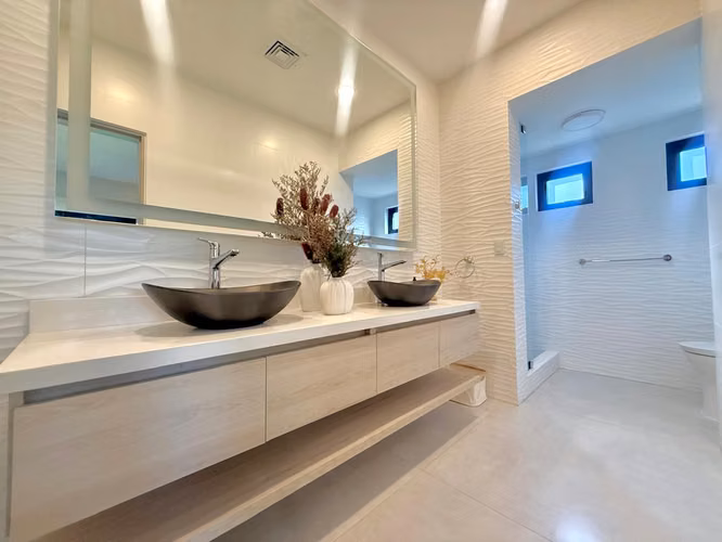 VENTA DE CASA REMODELADA EN BOSQUES DE LINDORA*