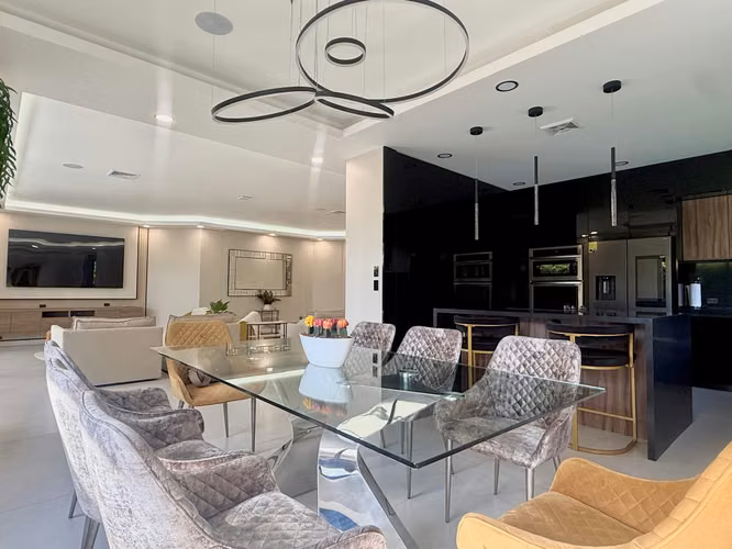 VENTA DE CASA REMODELADA EN BOSQUES DE LINDORA*