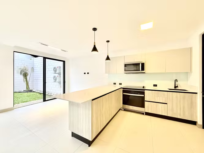 Alquiler hermosa casa 3 habitaciones, jardín, amenidades de lujo
