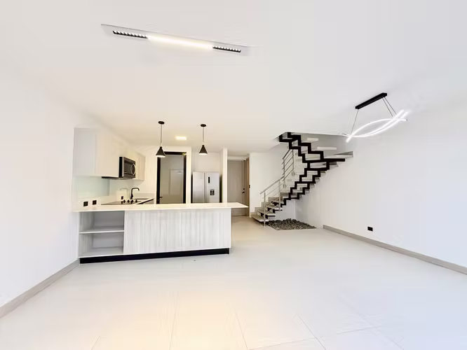 Alquiler hermosa casa 3 habitaciones, jardín, amenidades de lujo - Imagen 4