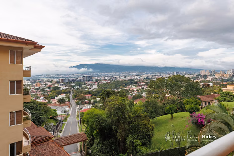 21033 - Spacious apartment with panoramic terrace for sale in Escazu