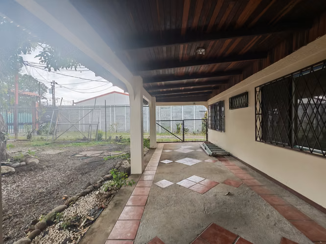 Alquiler | Casa independiente con amplio jardín en Pozos de Santa Ana - Imagen 5