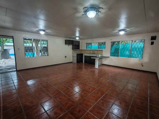 Alquiler | Casa independiente con amplio jardín en Pozos de Santa Ana - Imagen 4