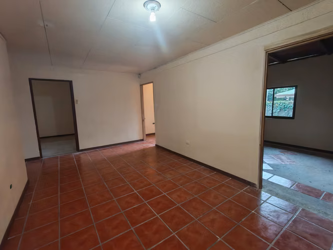 Alquiler | Casa independiente con amplio jardín en Pozos de Santa Ana - Imagen 6