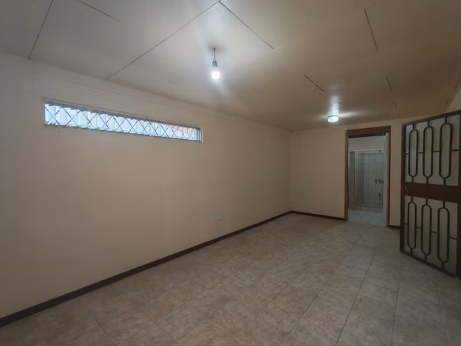 Alquiler | Casa independiente con amplio jardín en Pozos de Santa Ana - Imagen 11