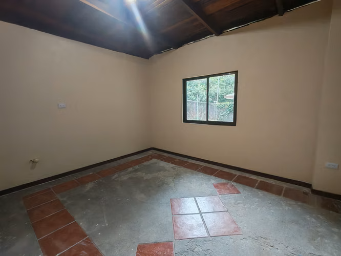 Alquiler | Casa independiente con amplio jardín en Pozos de Santa Ana - Imagen 14