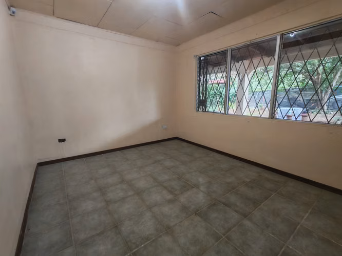 Alquiler | Casa independiente con amplio jardín en Pozos de Santa Ana - Imagen 12