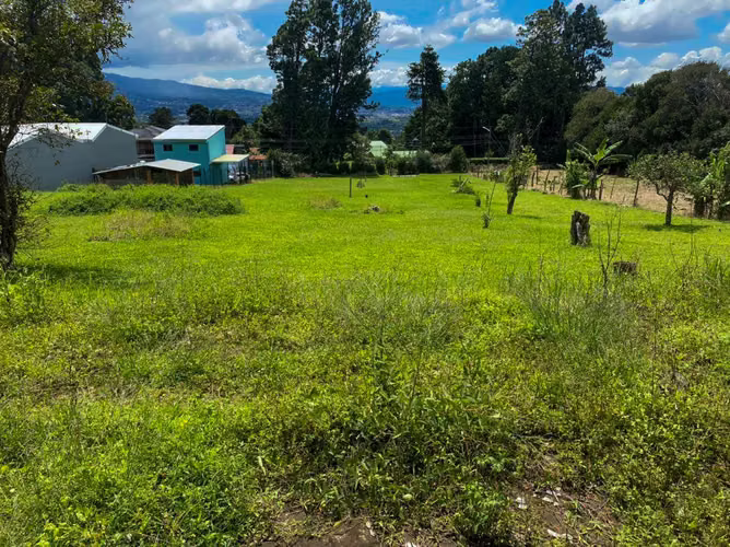 Lindo lote con 2 pajas de agua ya instaladas, San Isidro de Heredia