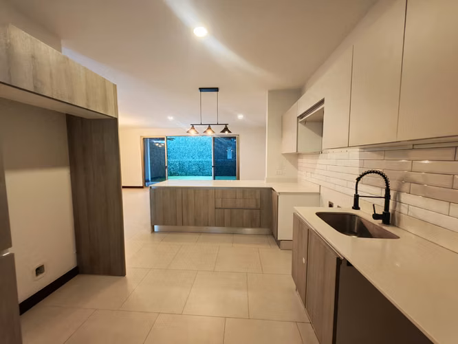 Casa en venta en condominio de Escazú