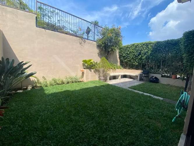 En venta casa esquinera en condominio en Guachipelín, Escazú. - Imagen 12