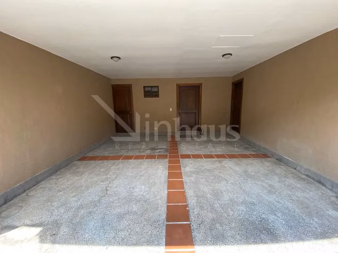 En venta casa esquinera en condominio en Guachipelín, Escazú. - Imagen 17