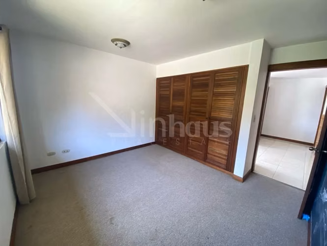 En venta casa esquinera en condominio en Guachipelín, Escazú. - Imagen 16