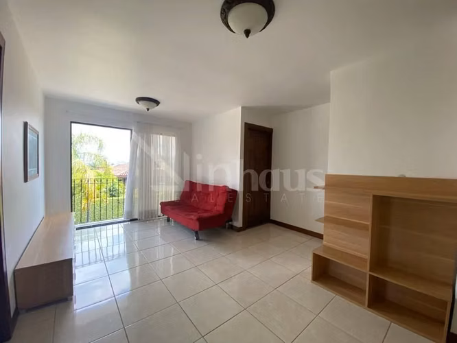 En venta casa esquinera en condominio en Guachipelín, Escazú. - Imagen 10