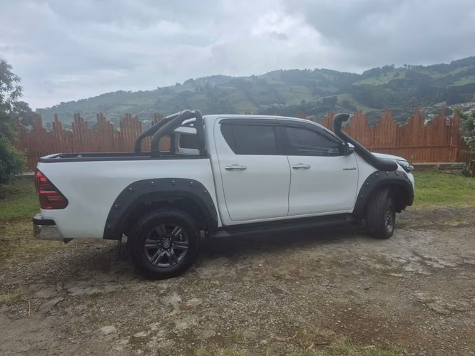 Pick up Hilux 2023 - Imagen 1